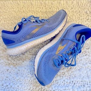 Brooks running shoes. Glycerin. Womens 10.